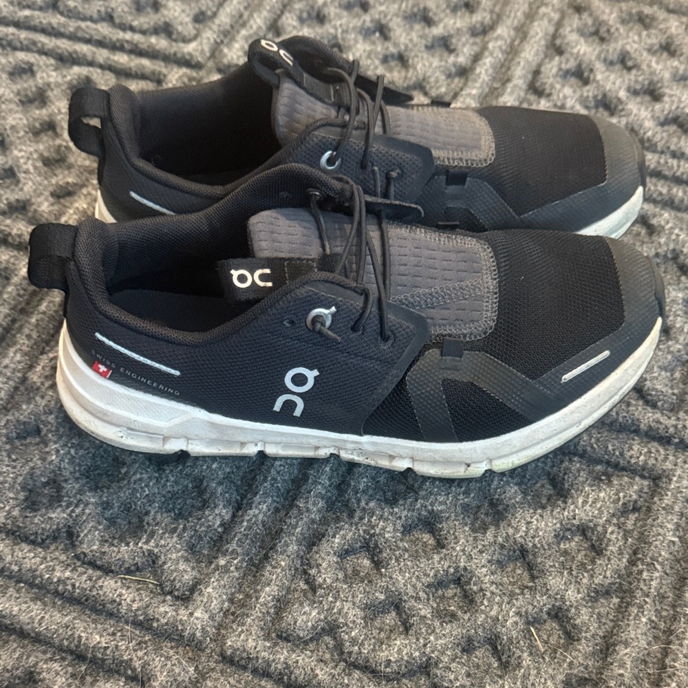 On Running boys Black and Gray Sneakers